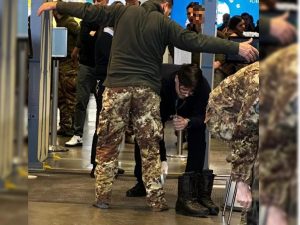 Modalità di controllo per i militari in transito presso gli aeroporti civili.
