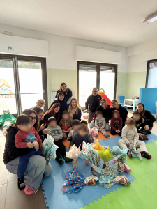 Donazione di uova di Pasqua al Centro “Casa di Carta” di Trani