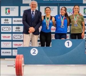 LRM ai Campionati Assoluti di Pesistica Olimpica 2026 di Bari dove trionfa il nostro Dirigente Giorgia Russo