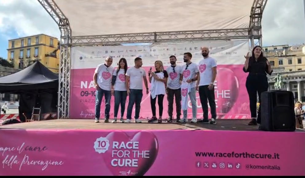 La delegazione LRM sul palco della Race for the Cure 2026 a Napoli