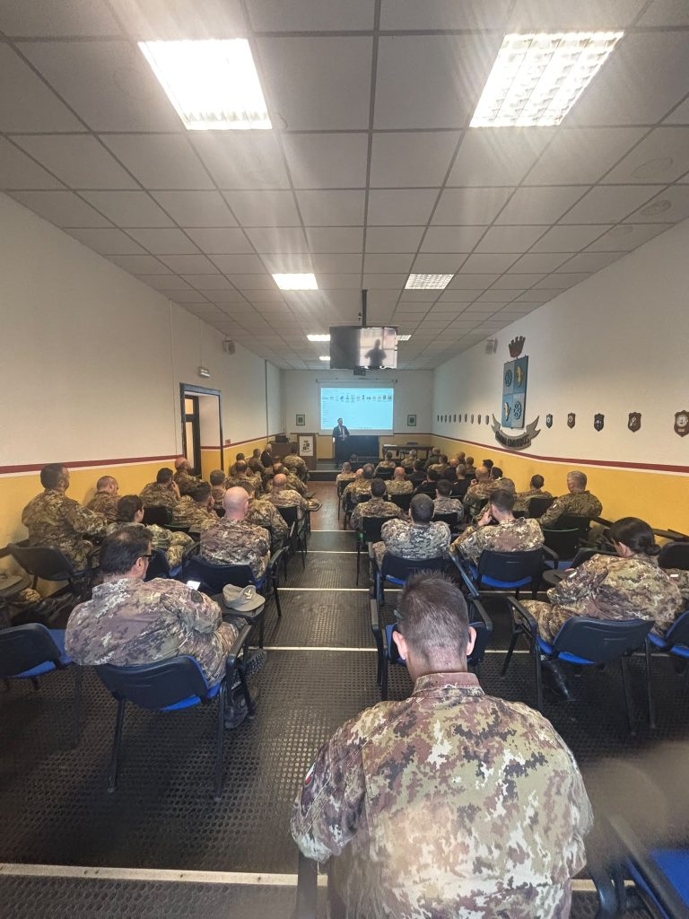 Il personale militare riunito durante l’assemblea LRM a Rivoli.